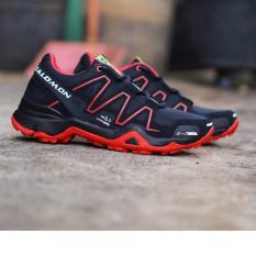 Sepatu pria Salomon sport