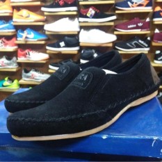 sepatu pria slip on terbaru terbuat dari bahan suede,nyaman dan elegan