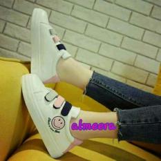 Sepatu Sneaker Wanita Smile Caesar Prepet Tiga