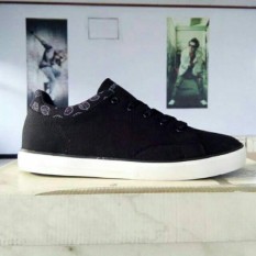 Sepatu Tomkins Stasis Wanita