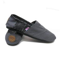 Sepatu unisex sepatu pria sepatu wanita sepatu wakai pria abu motif hitam, sepatu wanita wakai slip on loafer sepatu wanita wakai