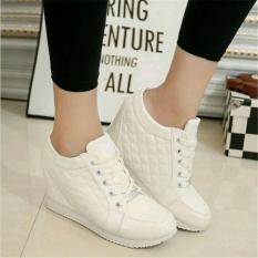 Sepatu Wanita Wedges Boots Pillow Putih