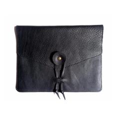 Simple Black Piccolo Clutch – Tas Kulit / Tas Wanita / Endek / Tas Tangan / Leather Envelope Clutch / Tas Pesta / Kulit Sapi / Kain Tradisional Bali / Premium / Hitam
