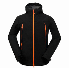 Softshell Jaket Pria Outdoor Waterproof Hiking Camping Travel Jaket (Hitam)