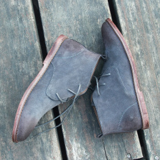 Trendi Pria Ala Inggris Kulit Pria Sepatu Bot Padang Gurun Dr. Martens (Gosok Kokas Uang Abu-abu)