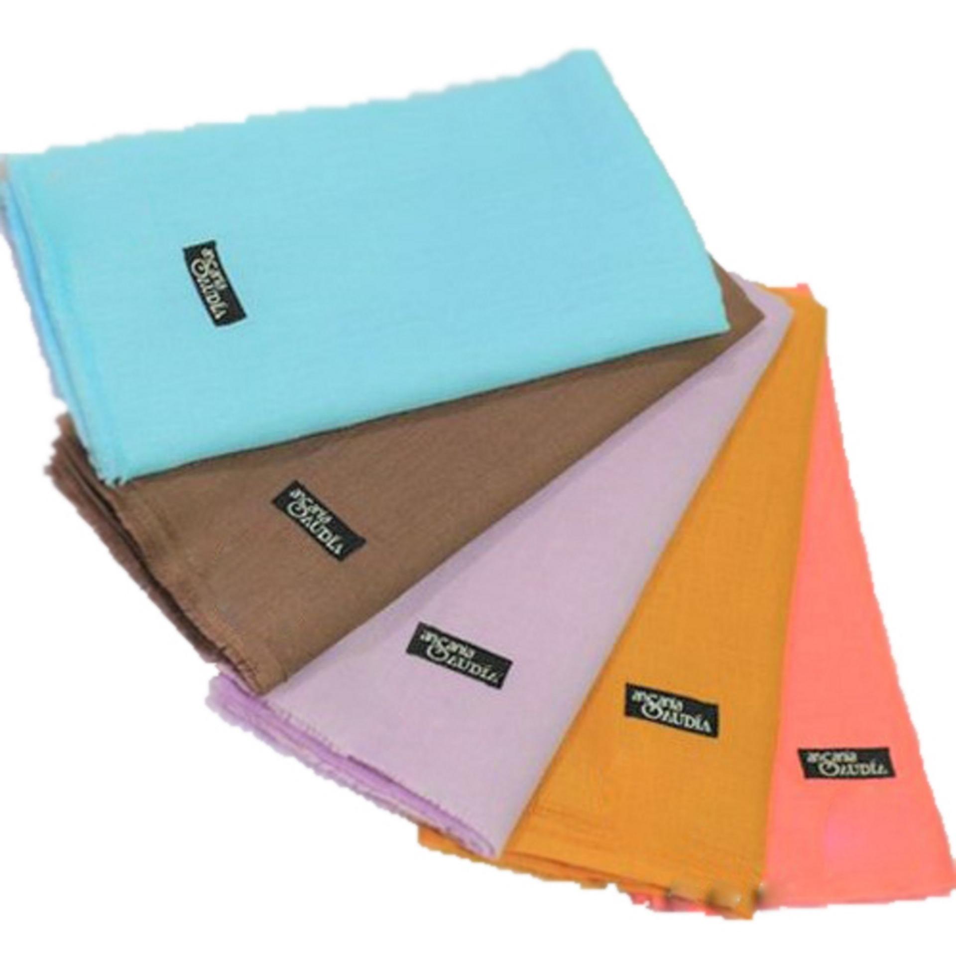 W-Oops! Kerudung / Hijab / Jilbab Segi Empat Saudia Rawis W-Oops! Kerudung / Hijab / Jilbab Segi Empat Saudia Rawis