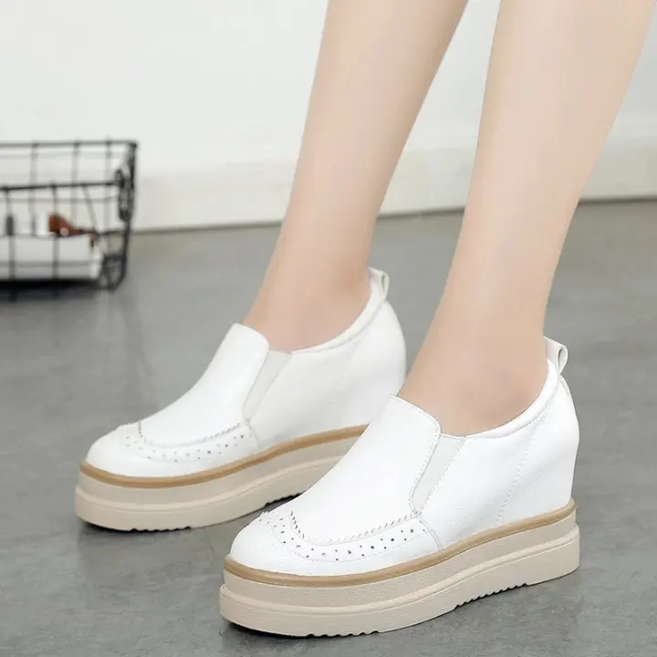 women wearing boat shoes