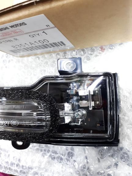Lampu Sen Spion Asli Mitsubishi Pajero Sport Outlander