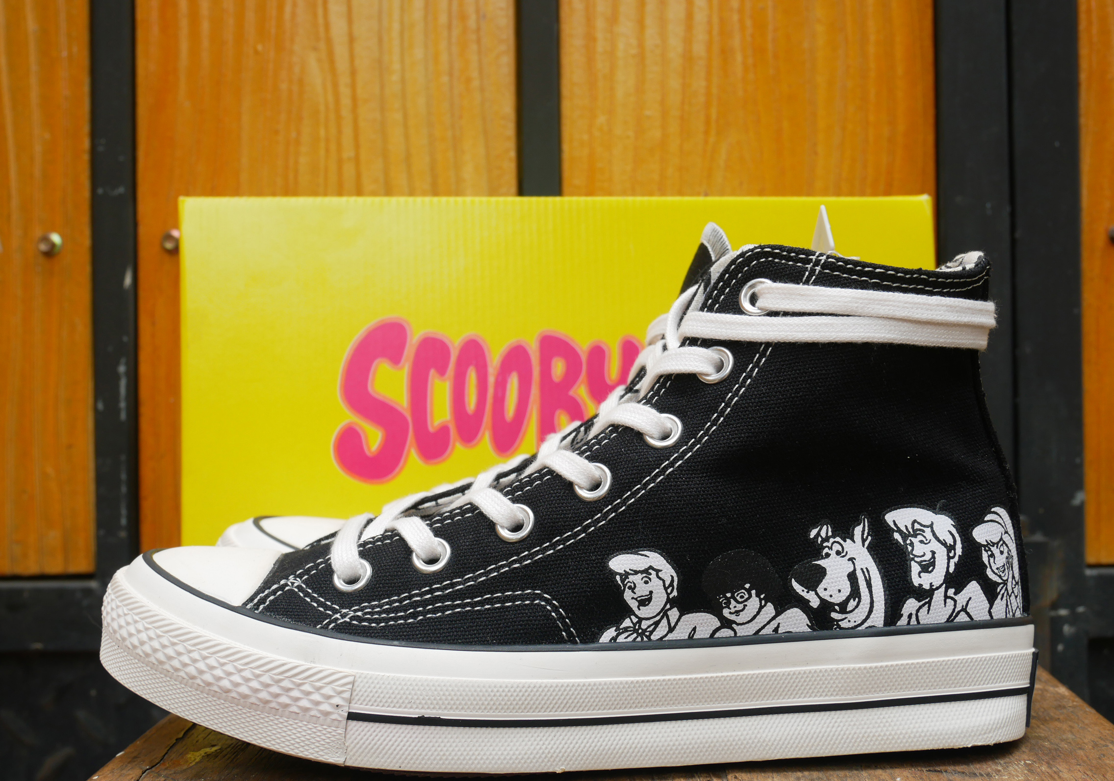 scooby doo converse black