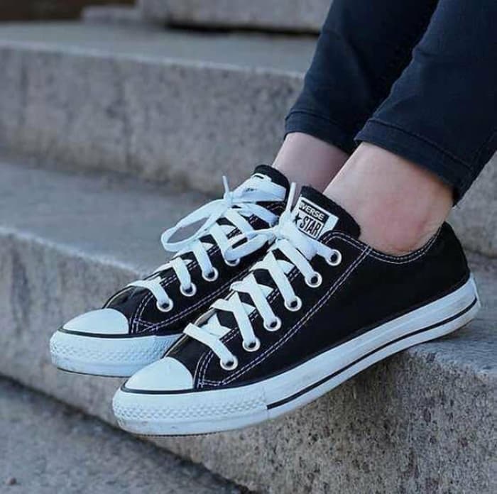 foto sepatu converse