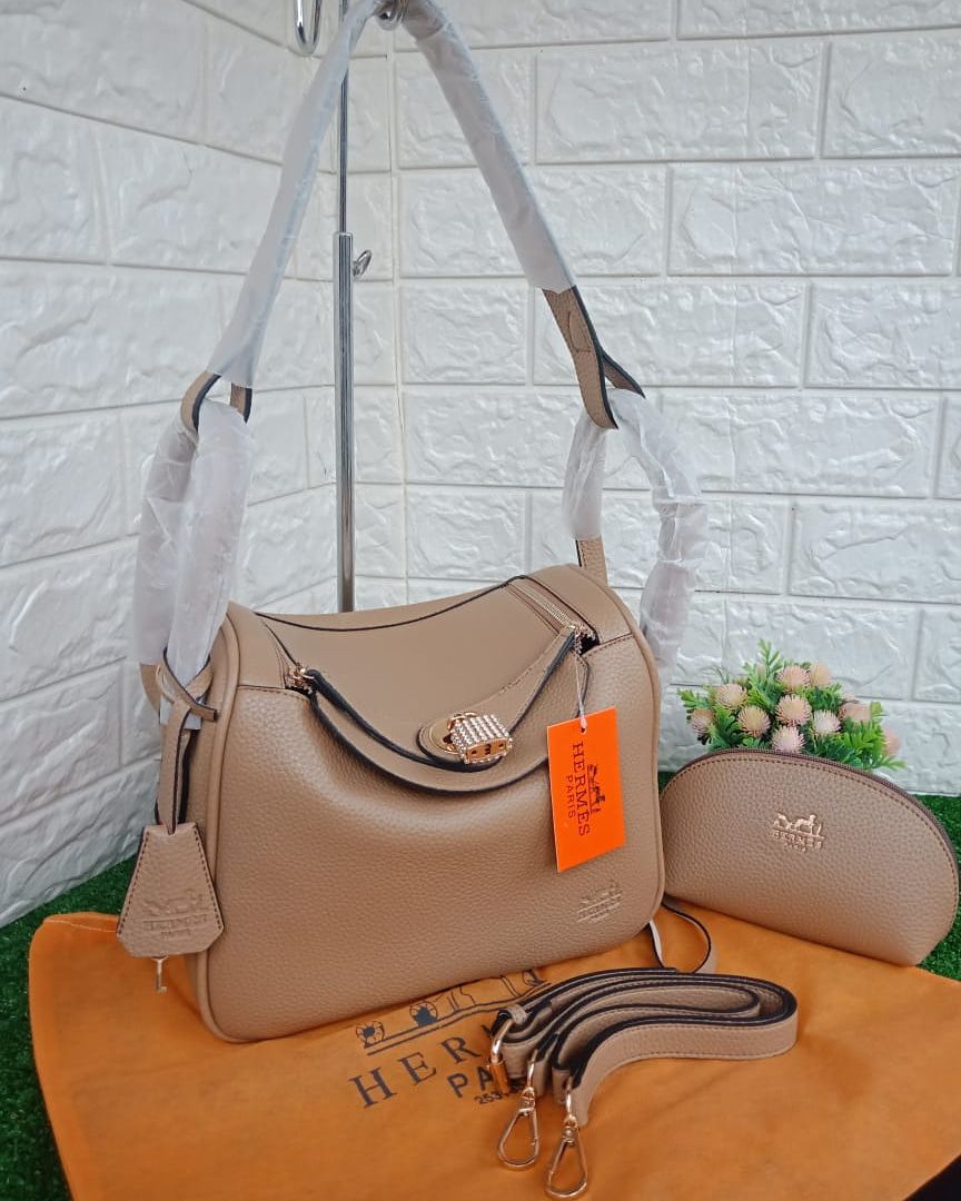 KODE SKU : HERMES-B4553 KODE TAG & WARNA : LINDY - COKLAT NAMA