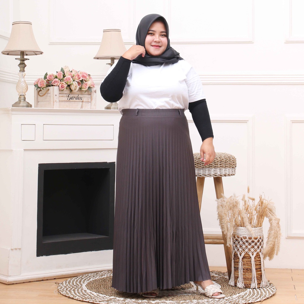 Külotsiz yubka ostidan kozdan kechirish