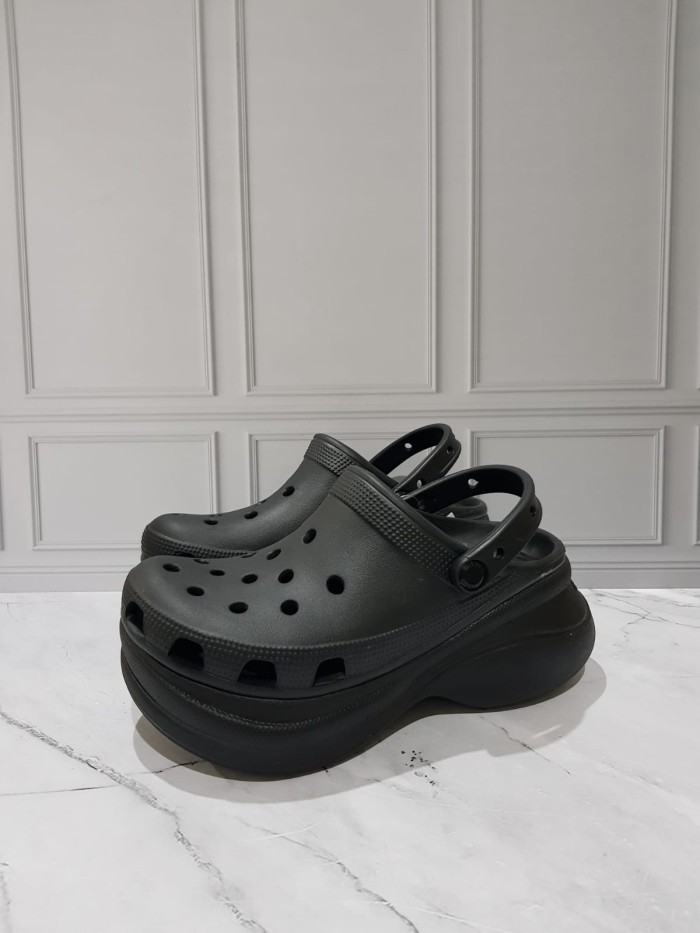 Yru platform hot sale crocs