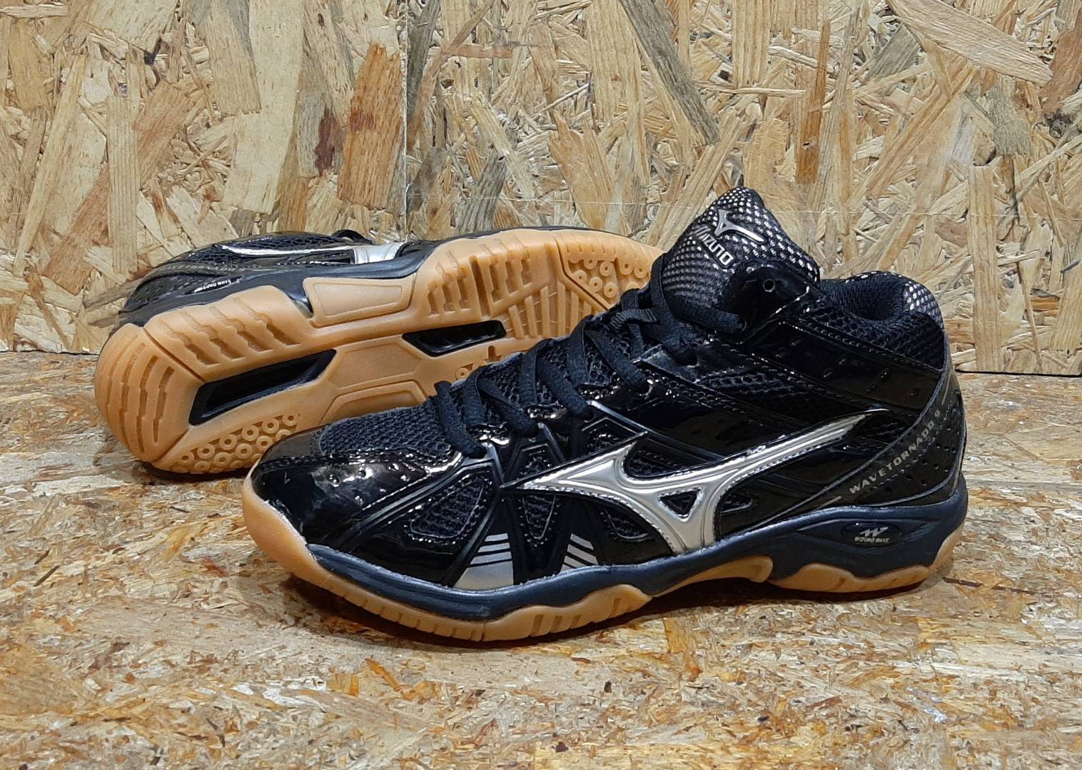 harga mizuno tornado 9