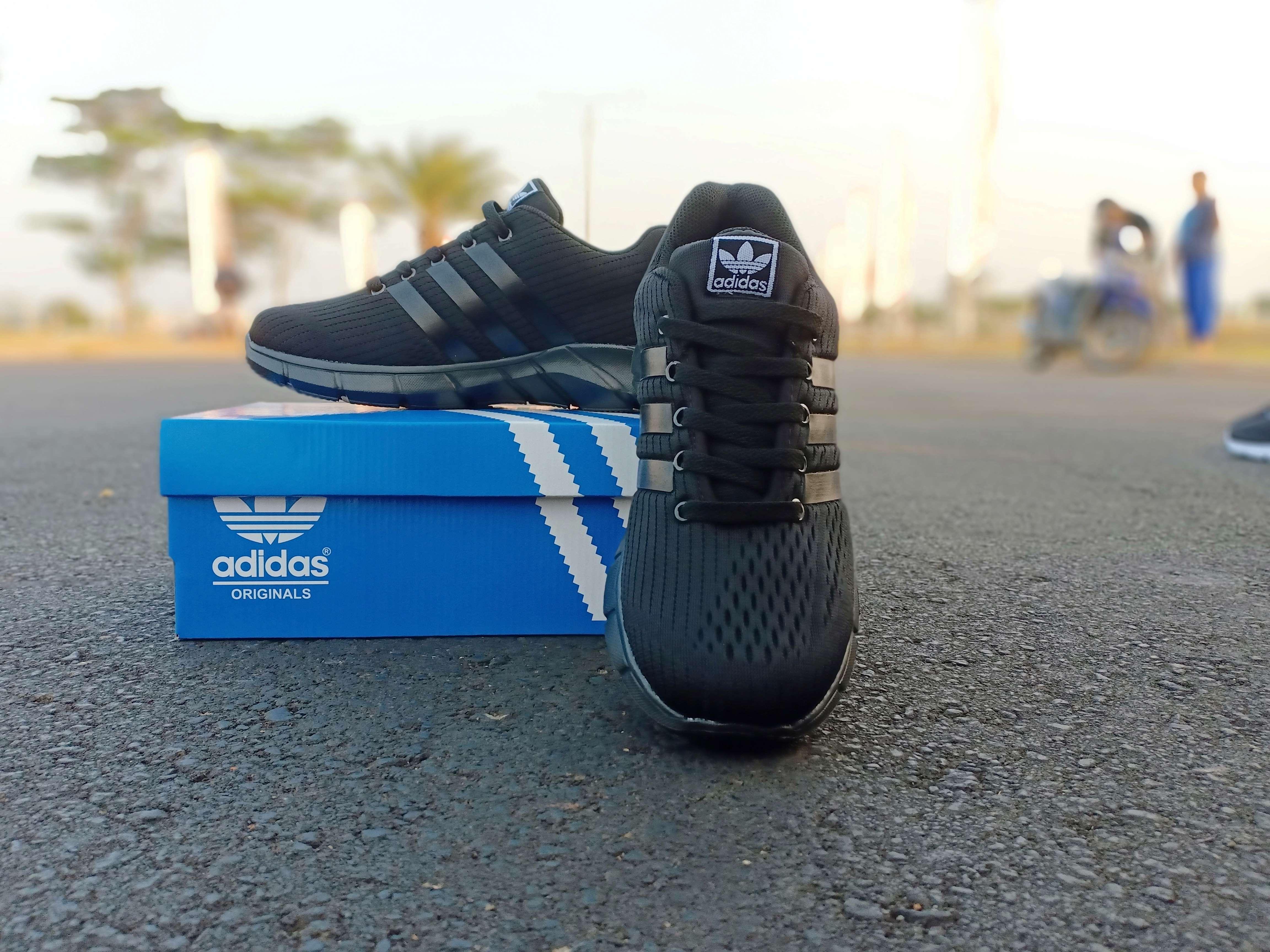 SEPATU SEKOLAH ADIDAS_RACER FULL BLACK RUNNING SNEAKERS PRIA/WANITA/UNISEX