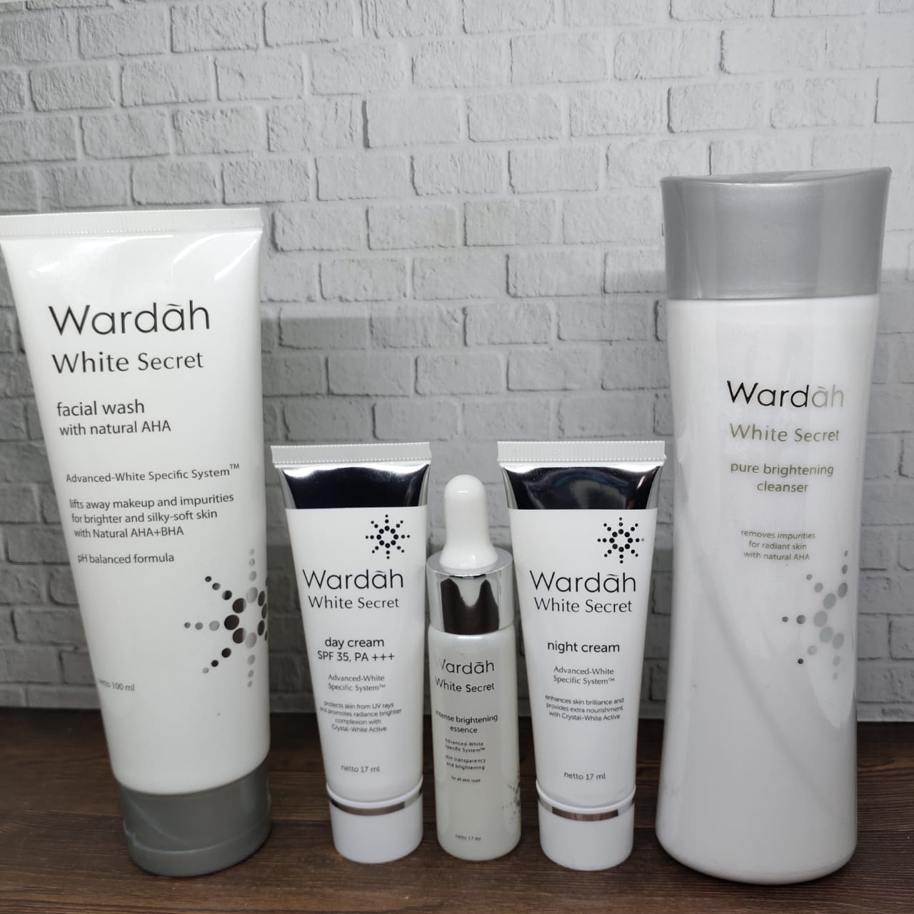 PEMUTIH WAJAH Penghilang Flek hitam dan whitening WARDAH Skincare Paket White Secret Lengkap 6pcs