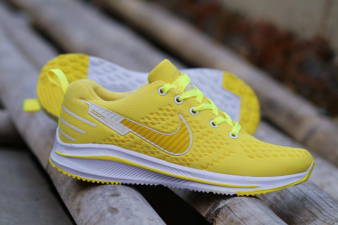 SEPATU NIKE_ ZOOM VOMERO WOMEN KUNING SEPATU LARI RUNNING SHOES SEPATU CASUAL OLAHRAGA GYM NIKE_ ZOOM PREMIUM