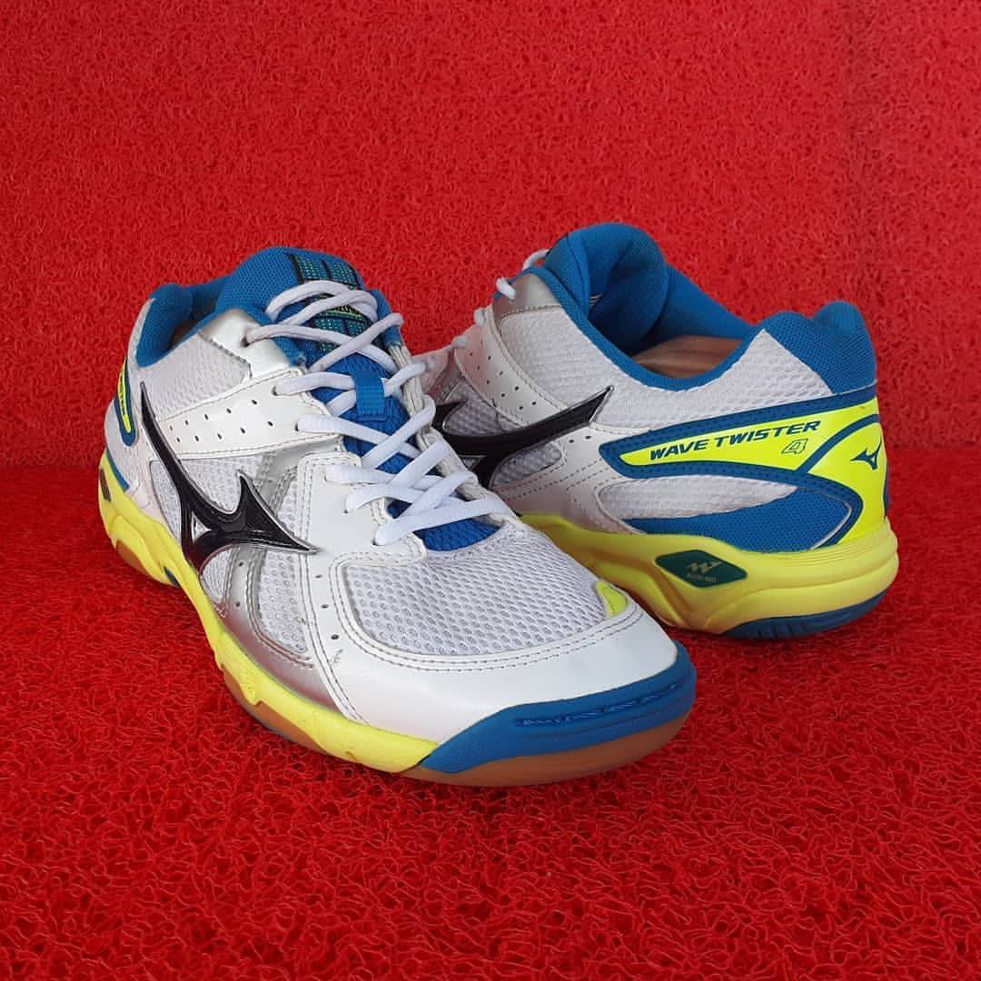 Sepatu mizuno best sale wave twister 4