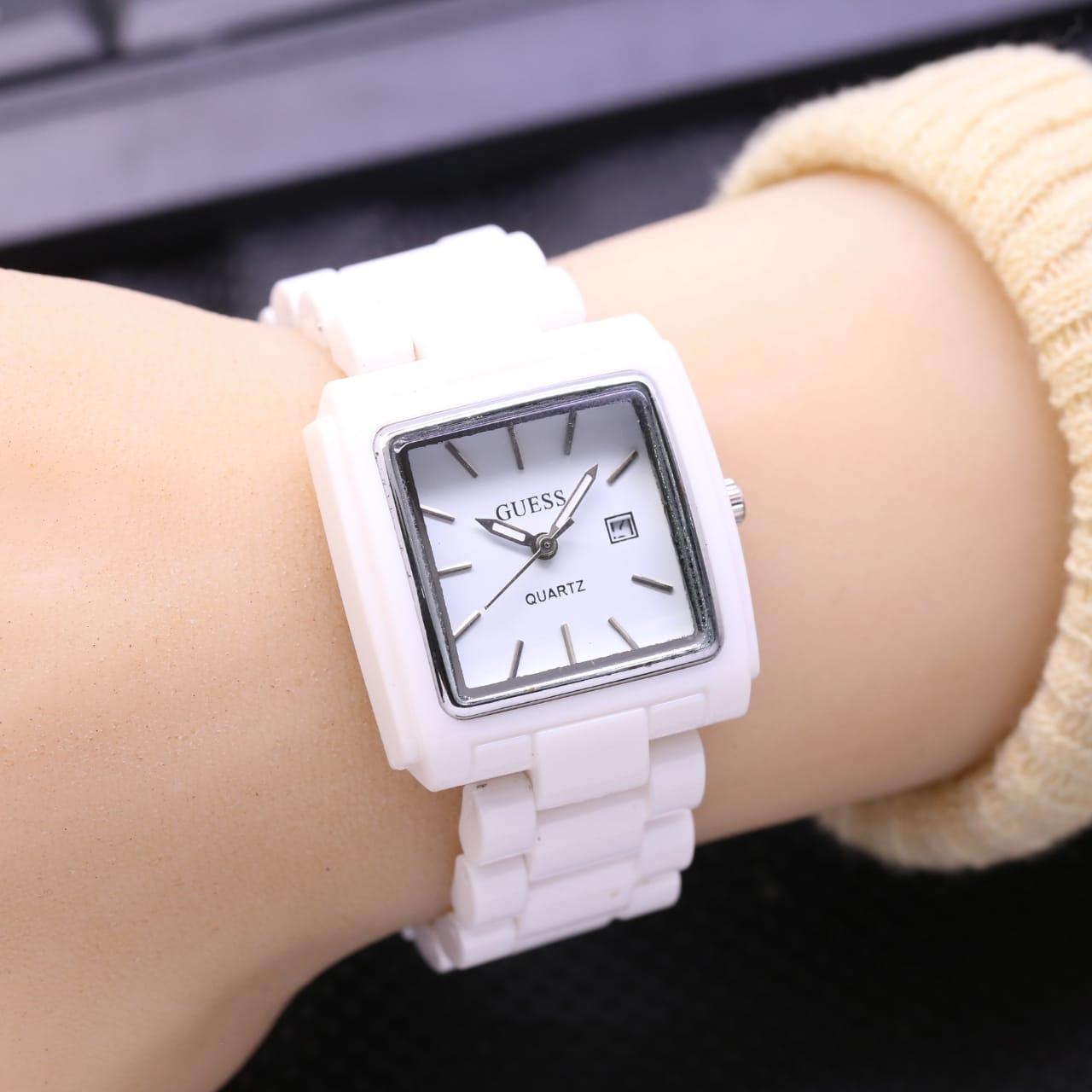 Jam Tangan GuesFashion Wanita-Tali Model Keramik-Tanggal Aktif-GSPSTL
