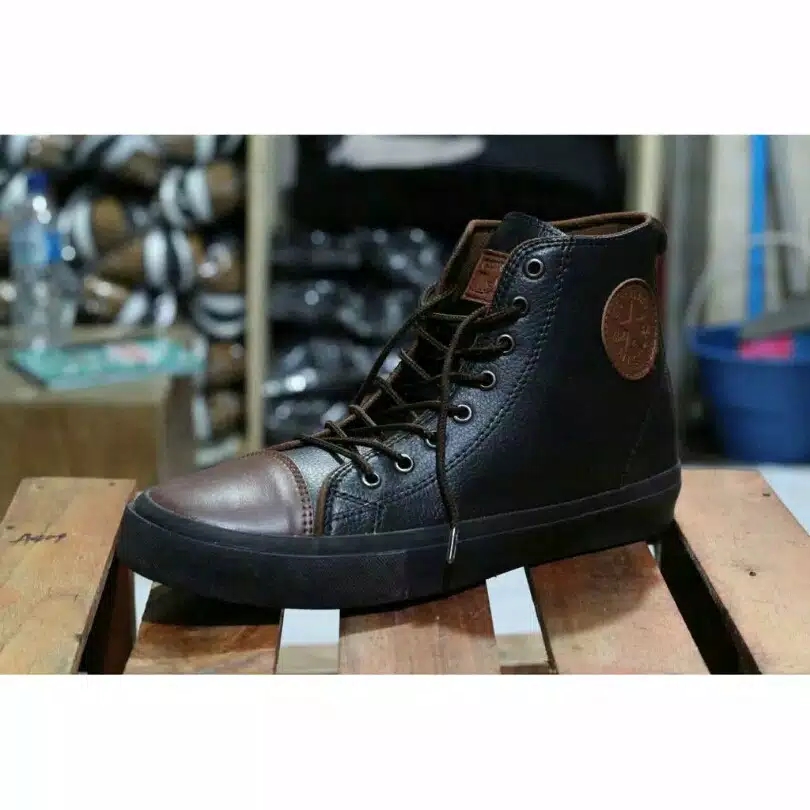 Sepatu converse kulit outlet original