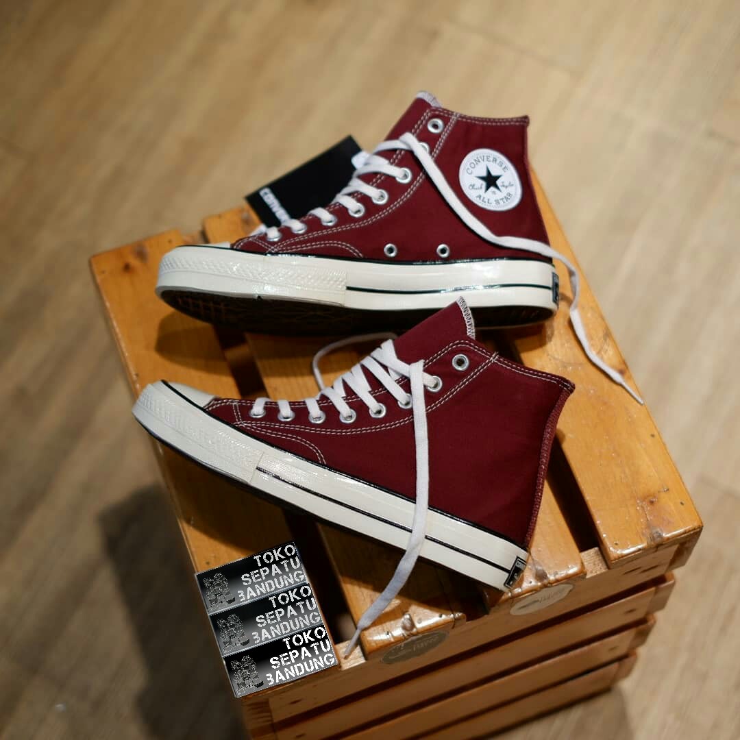 toko sepatu converse