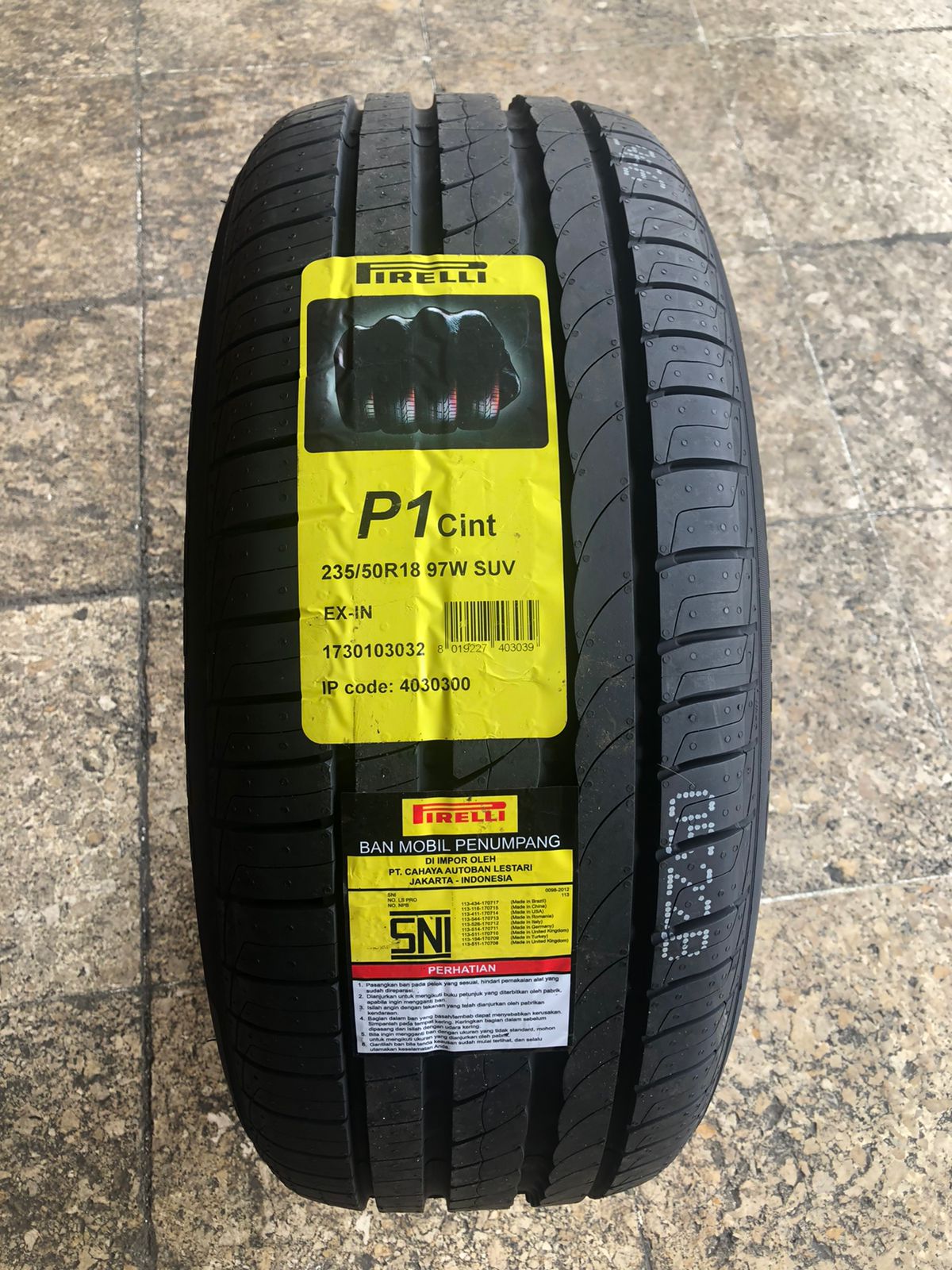 235/50 R18、PIRELLI かしこまっ P8 FS TM PREMEIM、22年