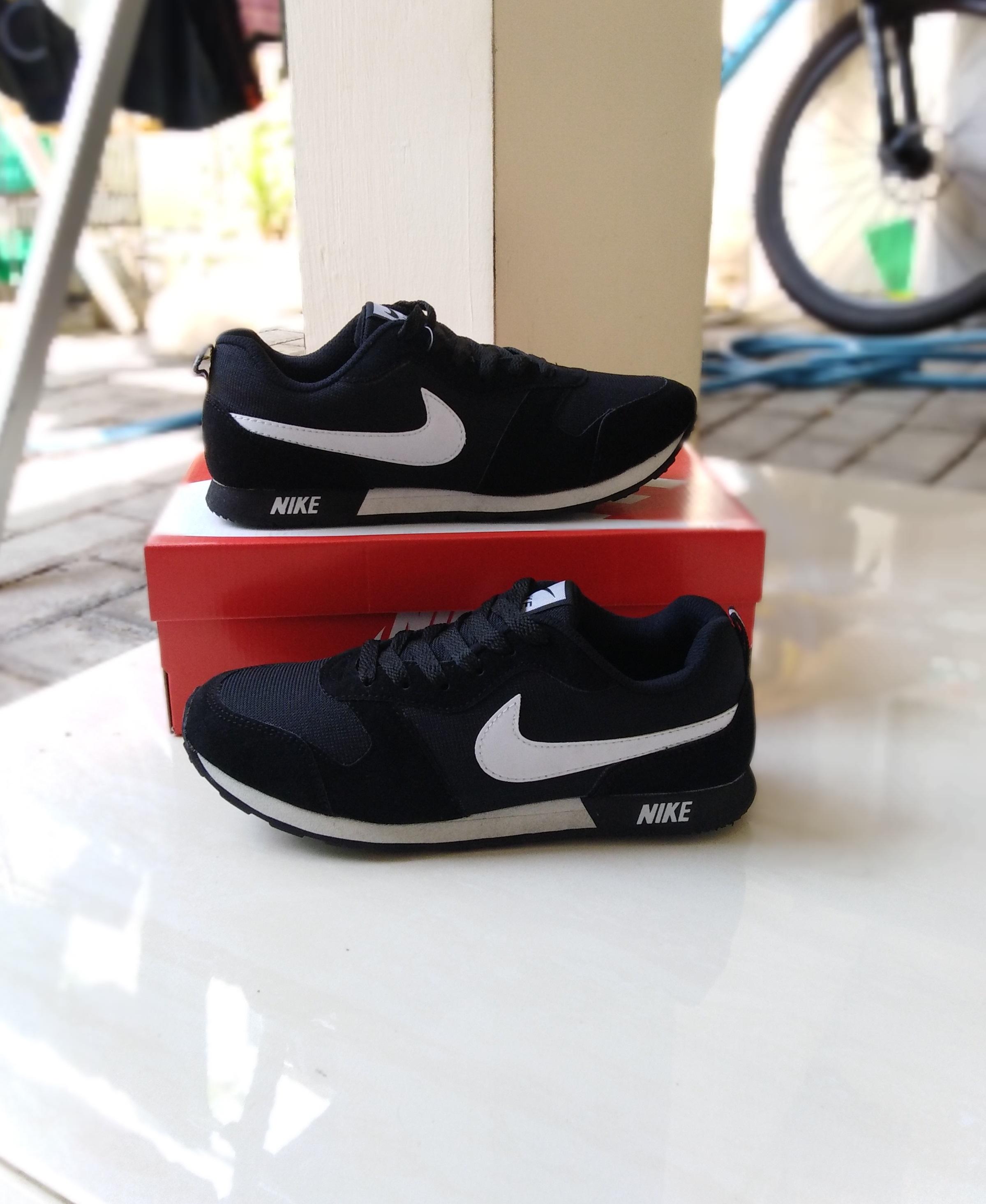 SEPATU NIKE MD RUNNER WAFFLE TRAINER HITAM PUTIH / SEPATU CASUAL SNEKAERS JOGGING PRIA / SEPATU SEKOLAH HITAM / SEPATU KERJA / SEPATU SPORT