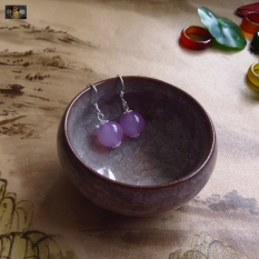 Anting-Anting Perak Membeli Satu Per Satu Anting-Anting Perempuan