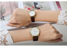 CE Set Dua Otentik High-Grade Menonton Jam Tangan Berpasangan Pria Fashion Jam QUARTZ Kulit Jangan Tangan Perempuan Kedalaman Tahan Air jam Fesyen Pasangan Di Meja Bulat Tali Coklat Putih Panggil-Intl