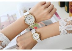 CE Set Dua Otentik High-Grade Menonton Jam Tangan Berpasangan Pria Fashion Jam QUARTZ Kulit Jangan Tangan Perempuan Kedalaman Tahan Air jam Fesyen Pasangan Di Meja Bulat Tali Putih Putih Panggil-Intl