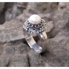 Cincin perak motif kembang simpel batu mutiara 100468