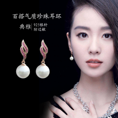 Elegan Mahal Perempuan Tatahan Merah Korundum Mutiara Anting-Anting Anting