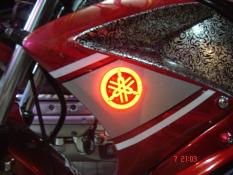 EMBLEM LAMPU SENJA DAN SEN LED LOGO YAMAHA NMAX, VIXION, SCORPIO