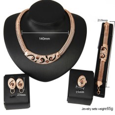 Eropa dan Amerika Trendi Tung Perhiasan Set, Berlebihan Metal Diamond Empat Potong dari Kalung Telinga STUDS Gelang Cincin Warna: Emas Keterangan: 61154006-Internasional