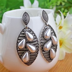 Eropa dan Amerika Retro Anting Overrated Long Earrings Korea Wanita Temperamen Kepribadian Trendsetter Telinga Menggantung Pearl Stud Earrings Earrings- INTL