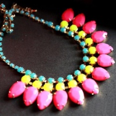 FS Jual Panas Baru Fluorescent Permen Lucu Bib Kalung Kerah Pernyataan Liontin & Hotpink