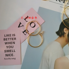 GD Anting Besar Eropa atau Amerika Model Sama Perempuan Dibesar Membesar-besarkan
