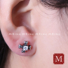 GD Modis Hitam Dan Putih Titanium Baja Huruf Shi Bunga Anting