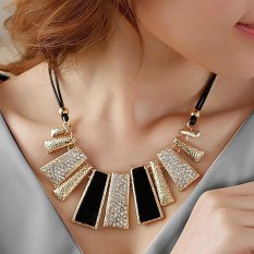Gothic Diamante Kalung Wanita Hollow Women Lady Necklace- Black
