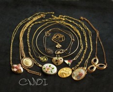 Adalah Bekas 【Cmoi 】Victoria Wanita Kepala Seperti Kamu Ukiran Gu Artikel Barat Curio Perhiasan Kalung Vintage-Intl