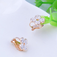 Jianyue menjatuhkan anting-anting kecil anting