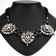 Jo. In Tali Lembut Necklace Women's Menawan Berlian Imitasi Bunga Liontin Kalung (Emas)-Intl