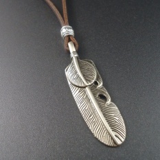 Kalung Pria Wanita Unisex Bulu Logam Silver Tebal Antik Vintage Tali Warna Cokelat