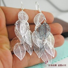 Karakter Emas Besar Elegan Anting-Anting Model Panjang Rumbai Anting