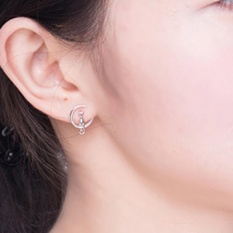 Kuhong 2 Pcs Cute Cat Di Bulan Dangly Perak Plated Earrings Sweet Temperamen-Intl