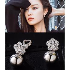 LRC Anting Jepit Fashion Silver Color Flower Shape Decorated Earrings