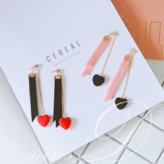 Lucu beludru palsu berbentuk hati anting anting