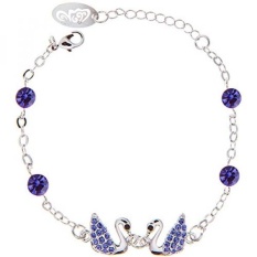 Gelang Berlapis Rodium dengan Mencintai Angsa Desain dengan Lobster Gesper dan Ungu Kristal dengan Matashi-Intl