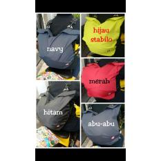 Tas helm / sarung helm anti air model ransel / gemblok dgn tutup resleting unt kyt mds nhk ink arai agv