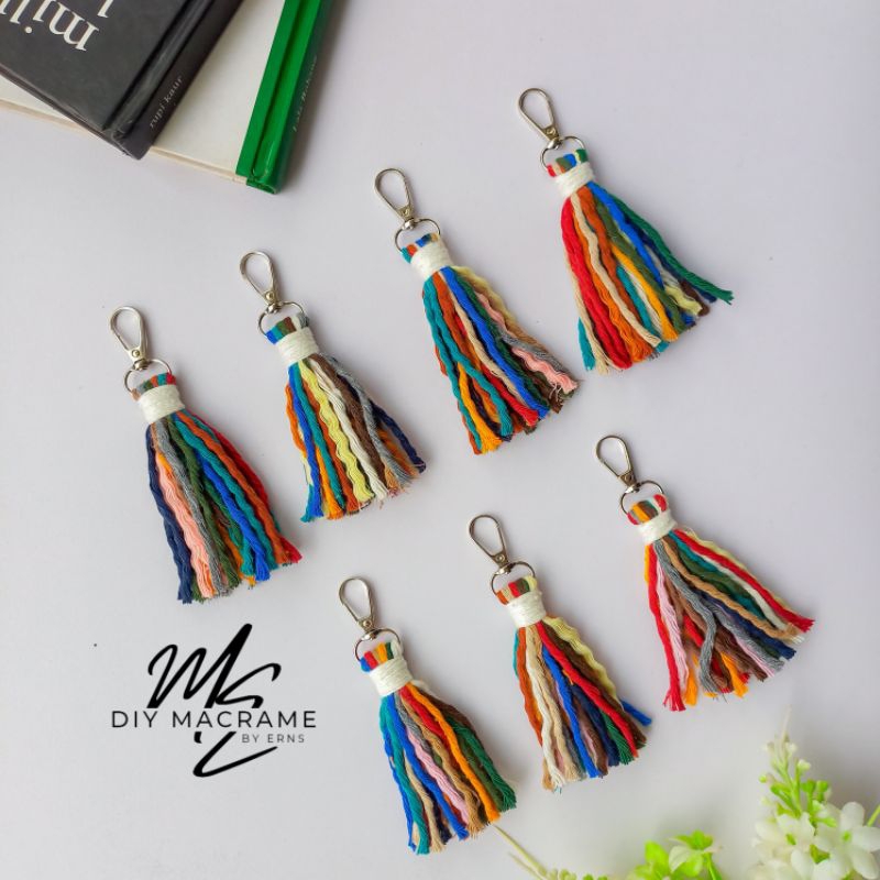 DECi Carabiner Macrame Keychain OVY - メルカリ